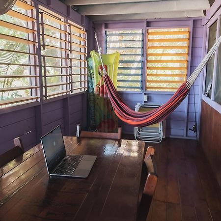 Anda Di Hows Hostel Placencia Ngoại thất bức ảnh