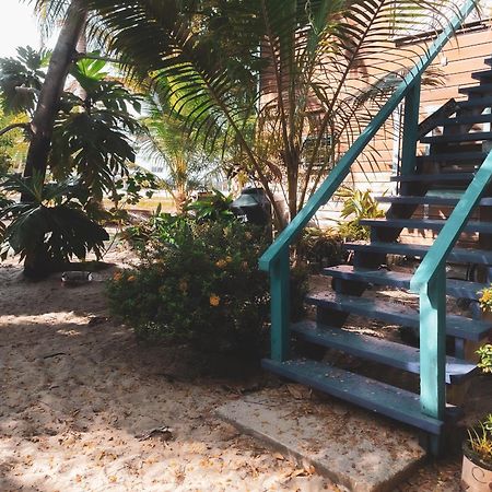 Anda Di Hows Hostel Placencia Ngoại thất bức ảnh