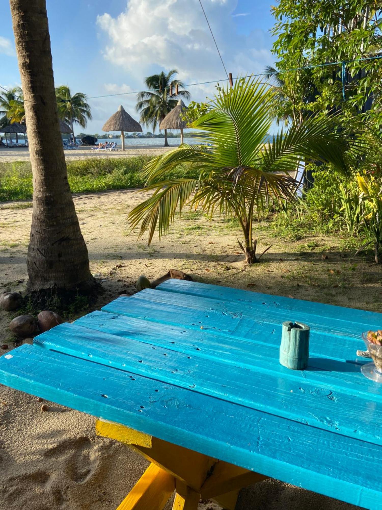 Anda Di Hows Hostel Placencia Ngoại thất bức ảnh