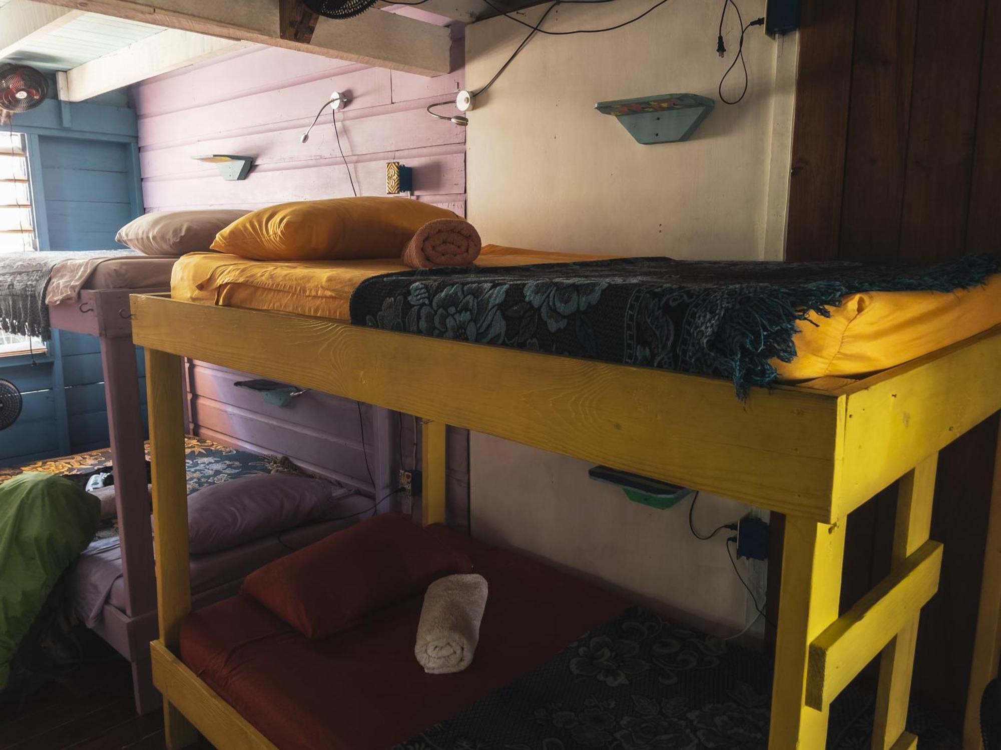 Anda Di Hows Hostel Placencia Ngoại thất bức ảnh