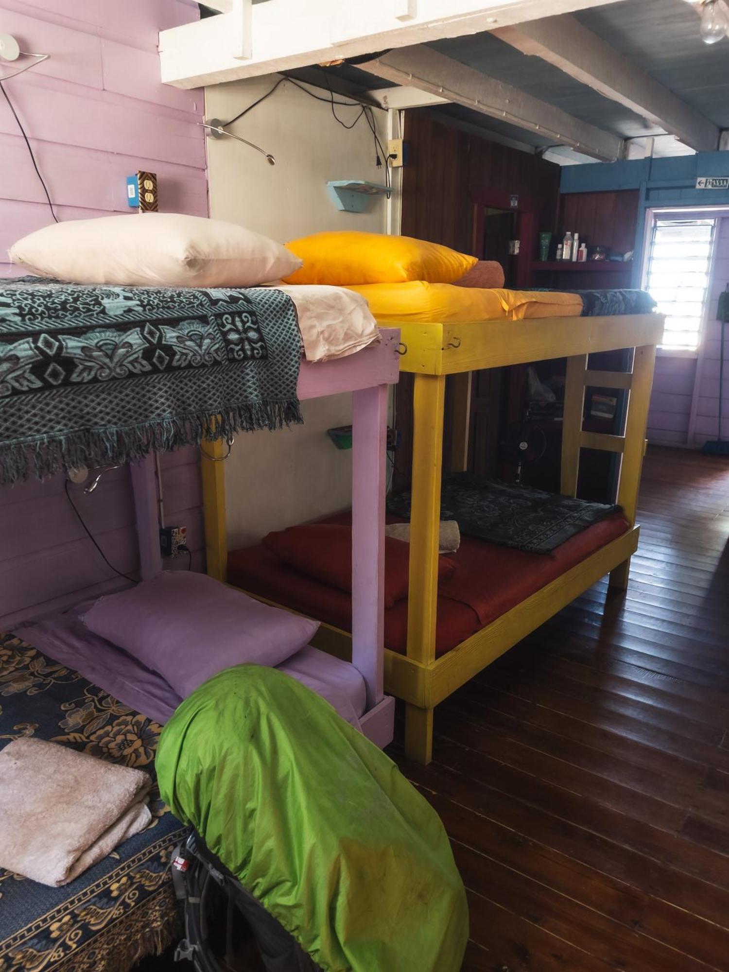 Anda Di Hows Hostel Placencia Ngoại thất bức ảnh