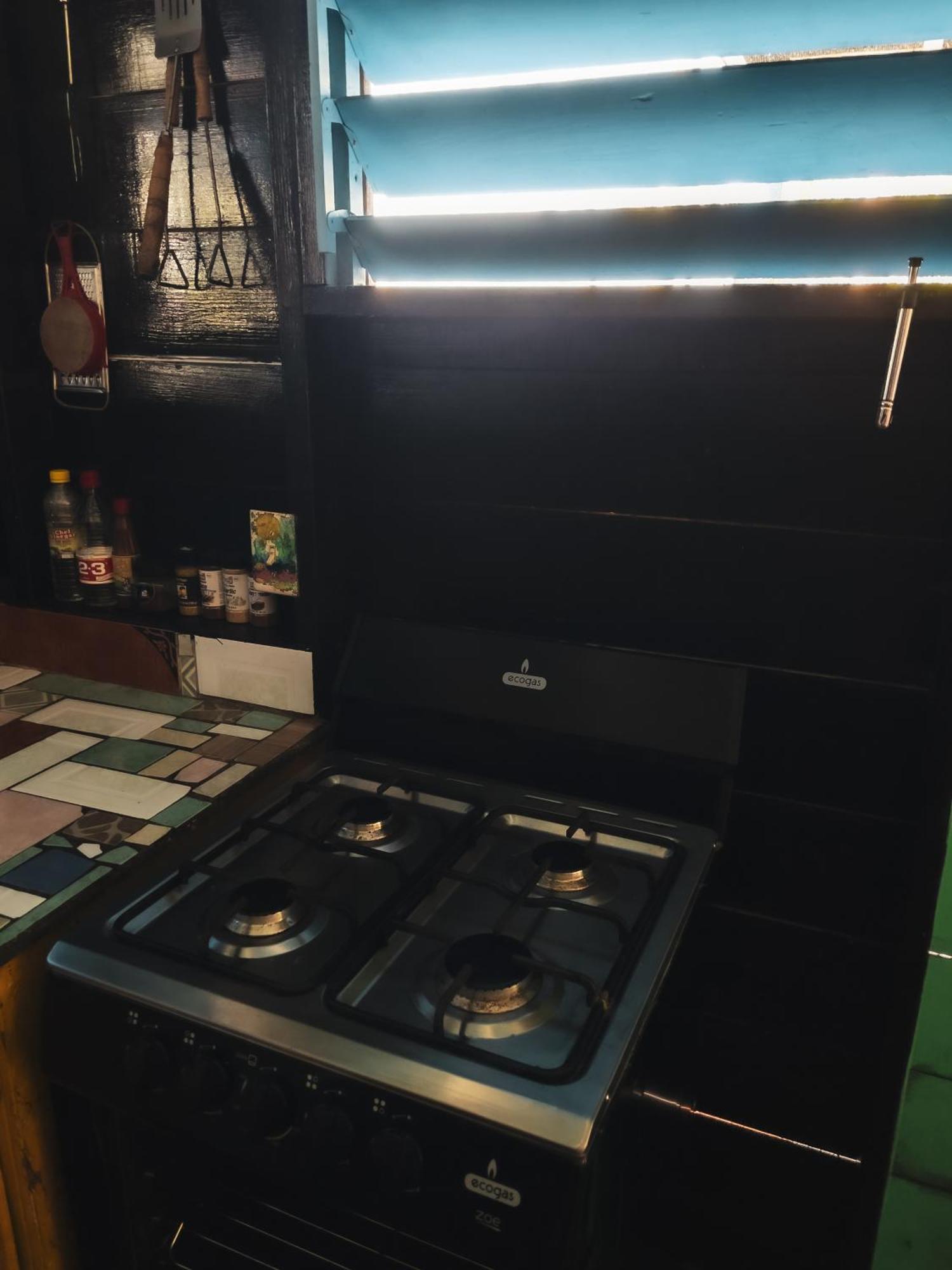 Anda Di Hows Hostel Placencia Ngoại thất bức ảnh