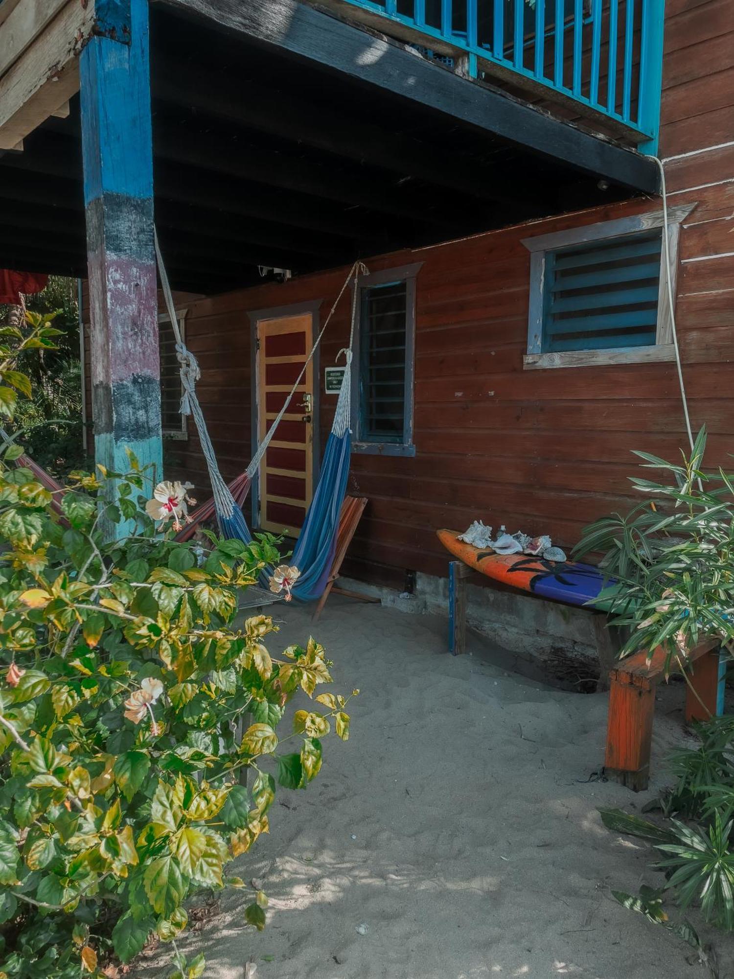 Anda Di Hows Hostel Placencia Ngoại thất bức ảnh