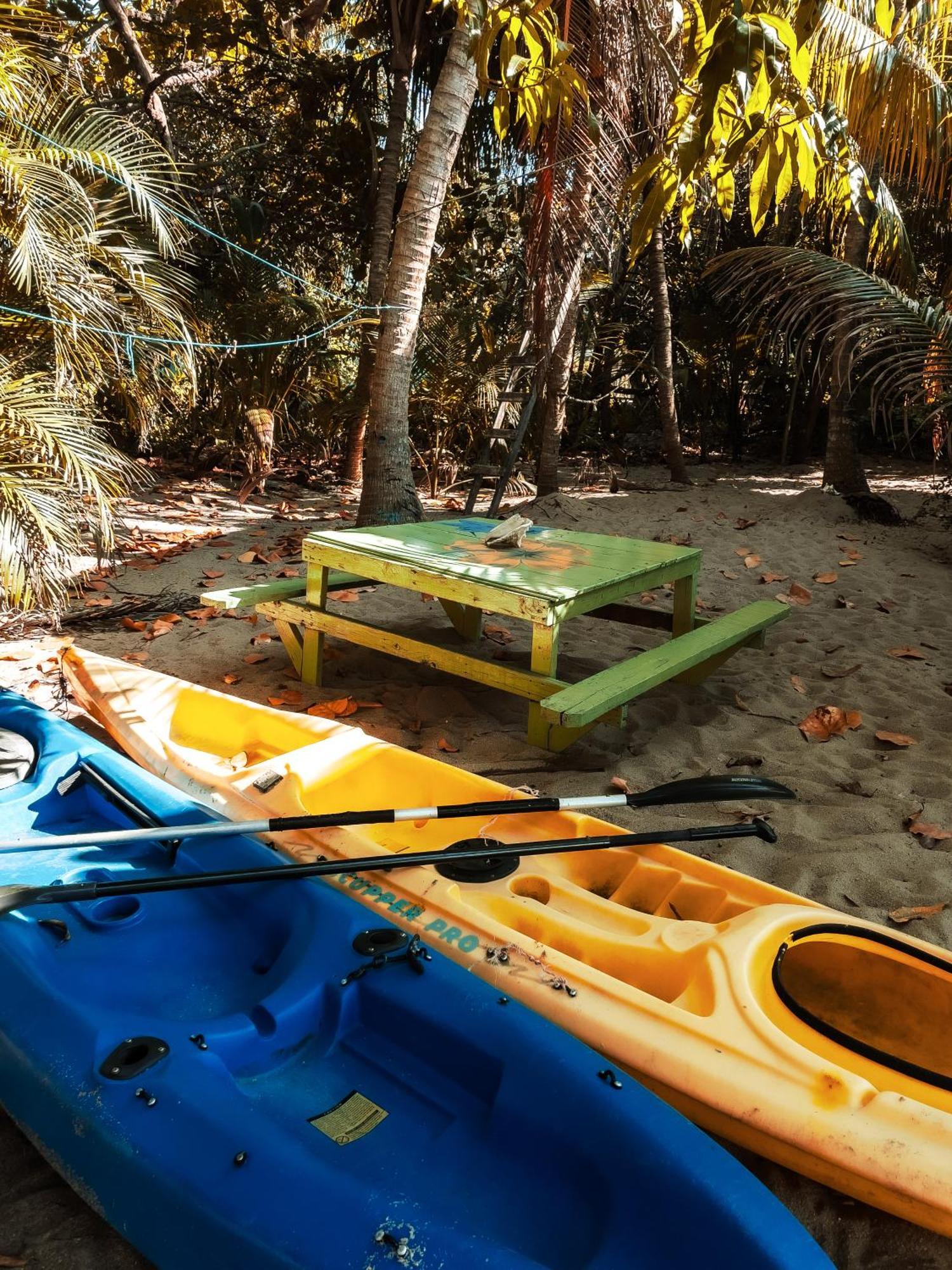 Anda Di Hows Hostel Placencia Ngoại thất bức ảnh