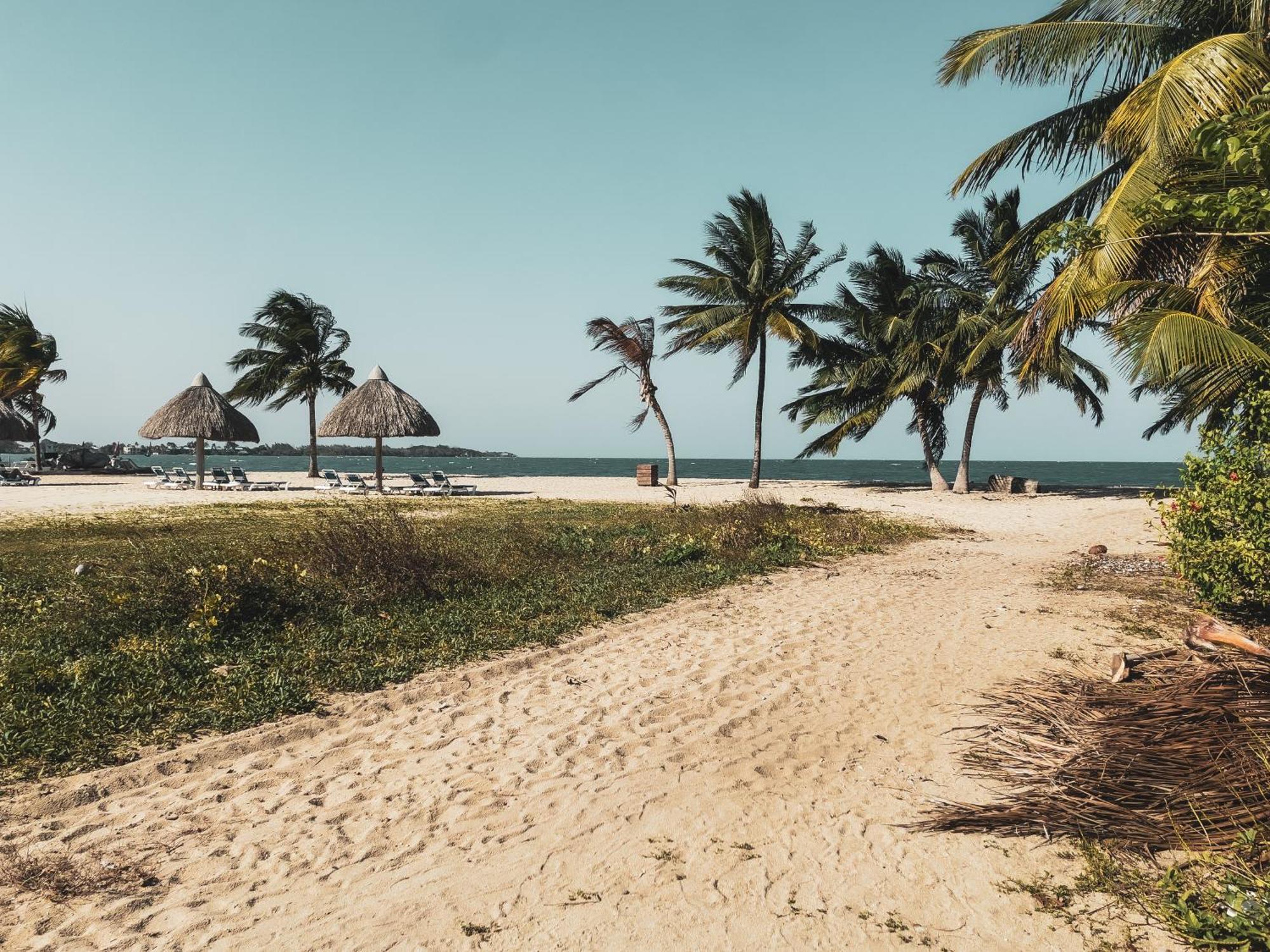 Anda Di Hows Hostel Placencia Ngoại thất bức ảnh