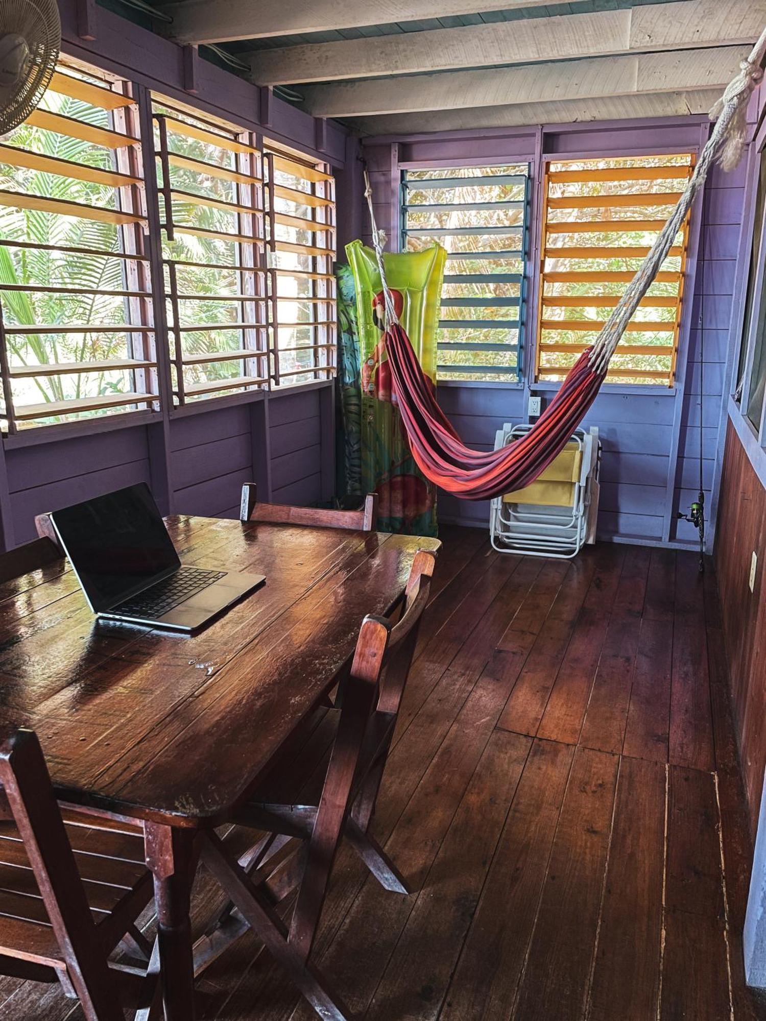 Anda Di Hows Hostel Placencia Ngoại thất bức ảnh