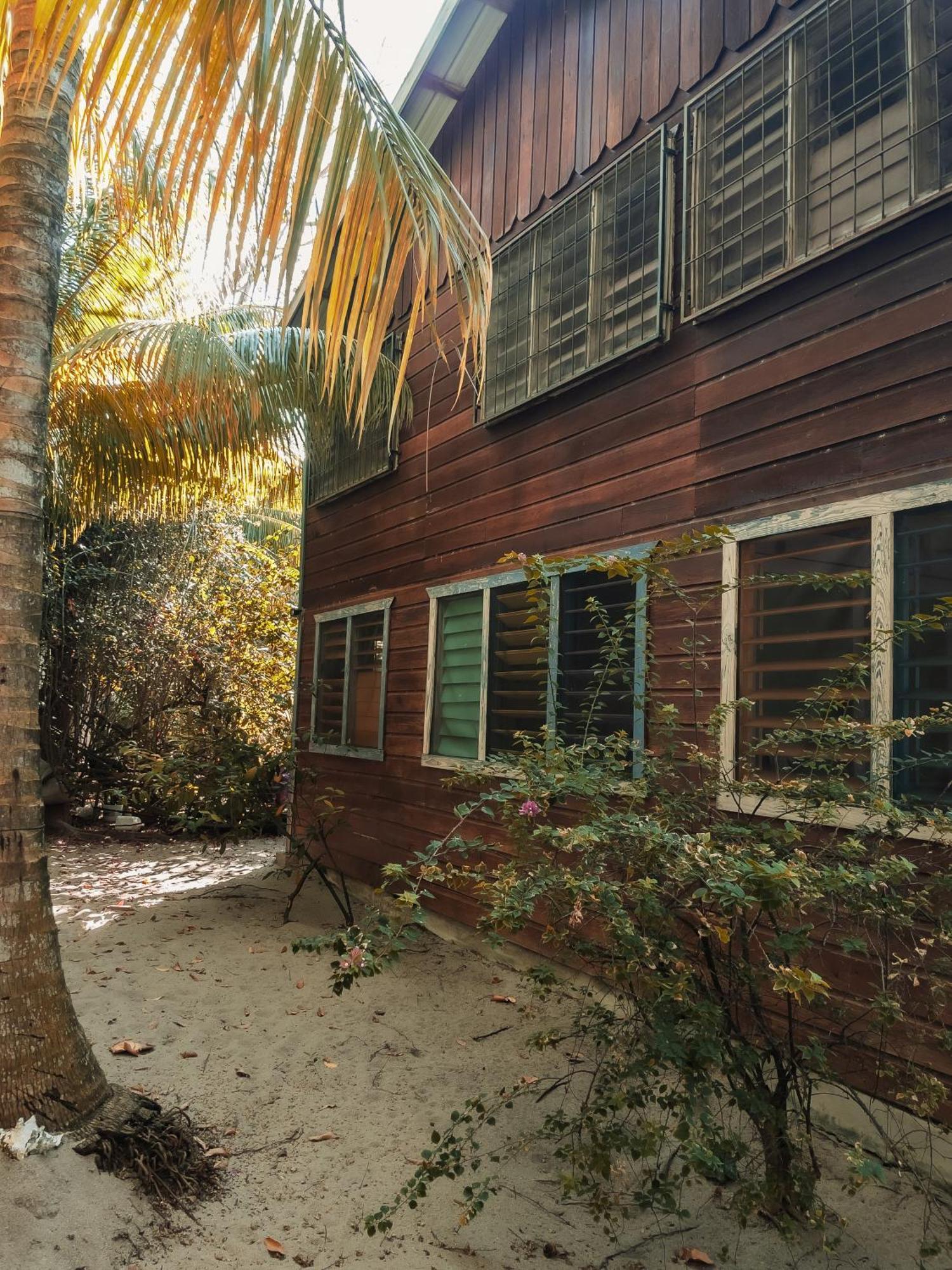 Anda Di Hows Hostel Placencia Ngoại thất bức ảnh