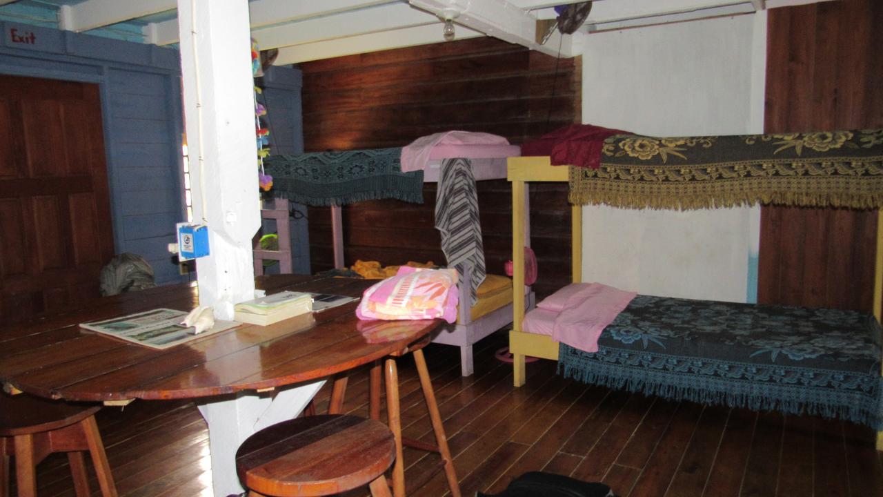 Anda Di Hows Hostel Placencia Ngoại thất bức ảnh
