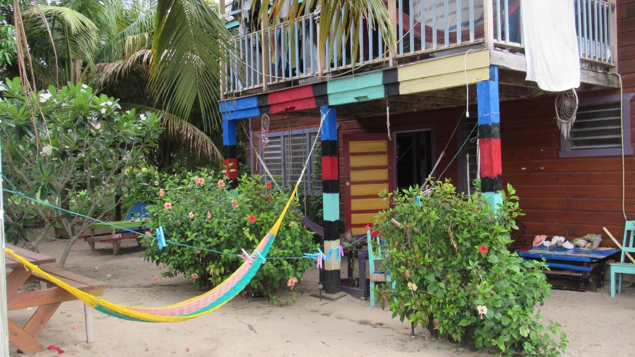 Anda Di Hows Hostel Placencia Ngoại thất bức ảnh