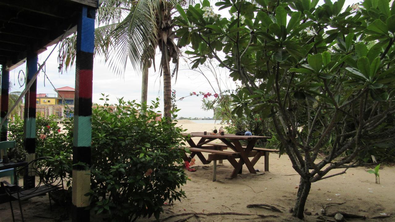 Anda Di Hows Hostel Placencia Ngoại thất bức ảnh