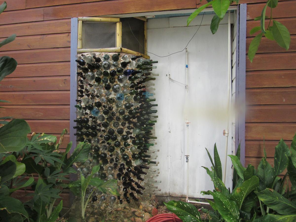 Anda Di Hows Hostel Placencia Ngoại thất bức ảnh