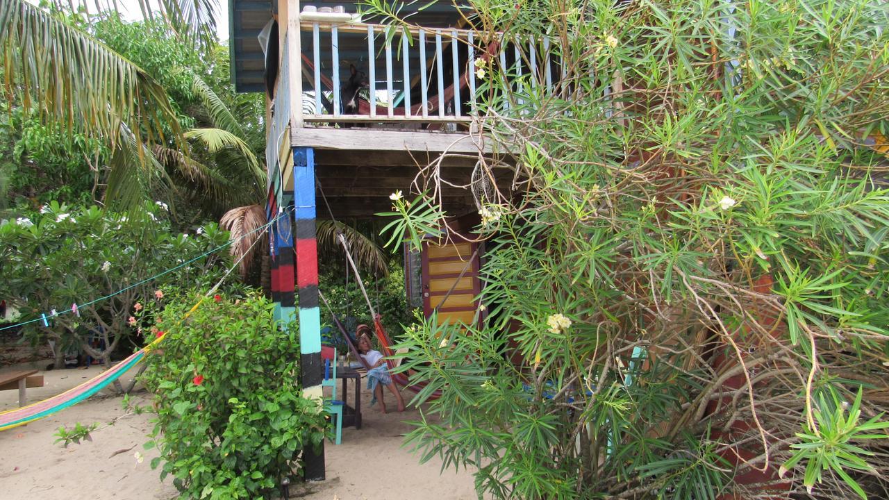Anda Di Hows Hostel Placencia Ngoại thất bức ảnh