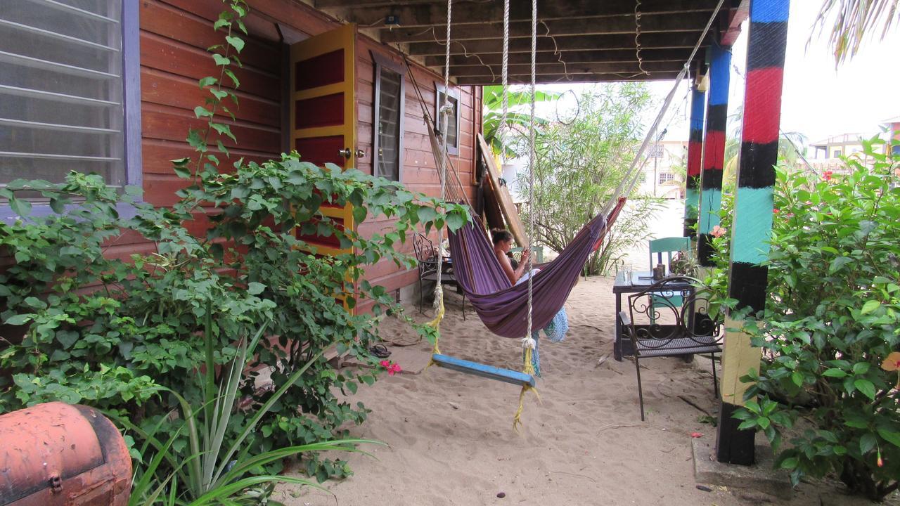 Anda Di Hows Hostel Placencia Ngoại thất bức ảnh