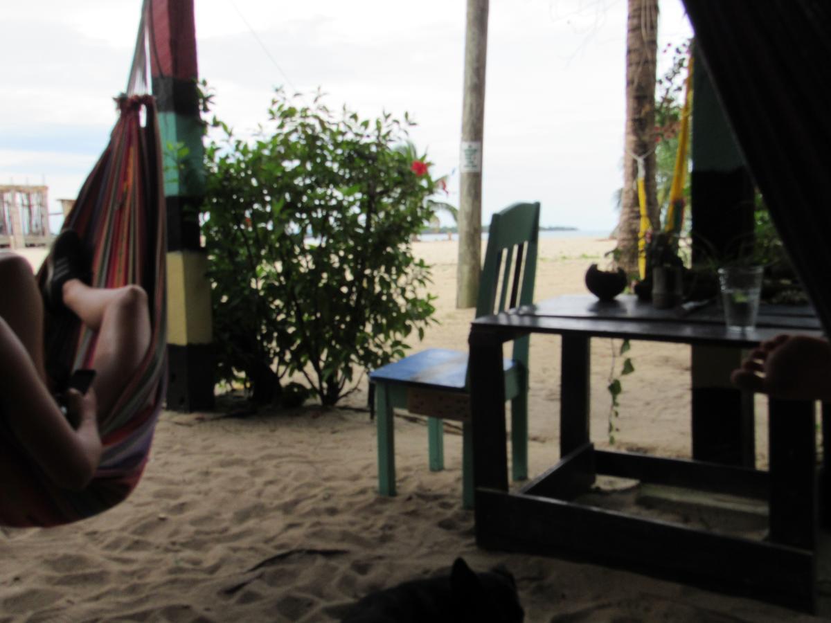 Anda Di Hows Hostel Placencia Ngoại thất bức ảnh