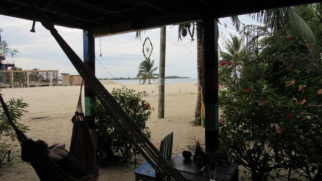 Anda Di Hows Hostel Placencia Ngoại thất bức ảnh